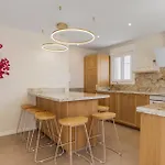 Villa-luxe New 5br Heated Pool & Bbq Kitchen At Prime Location Near Puerto Marina & Villa Benalmadena