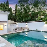 Villa-luxe New 5br Heated Pool & Bbq Kitchen At Prime Location Near Puerto Marina & Benalmadena