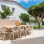Villa-luxe New 5br Heated Pool & Bbq Kitchen At Prime Location Near Puerto Marina &