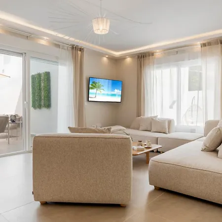 Villa-luxe New 5br Heated Pool & Bbq Kitchen At Prime Location Near Puerto Marina & *