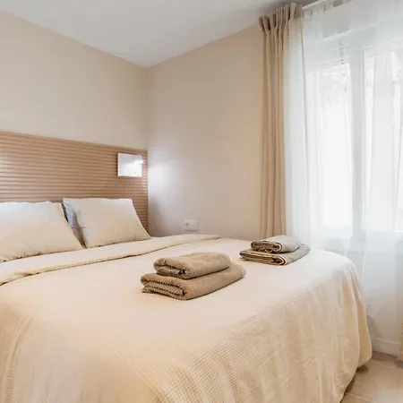 Villa-luxe New 5br Heated Pool & Bbq Kitchen At Prime Location Near Puerto Marina & *