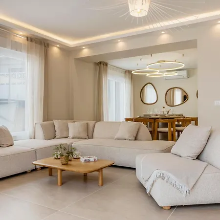 Villa-luxe New 5br Heated Pool & Bbq Kitchen At Prime Location Near Puerto Marina & *