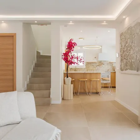 Villa-luxe New 5br Heated Pool & Bbq Kitchen At Prime Location Near Puerto Marina & * Benalmádena