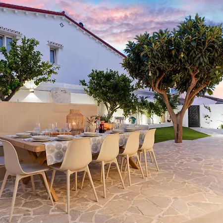 Villa-luxe New 5br Heated Pool & Bbq Kitchen At Prime Location Near Puerto Marina & Villa *