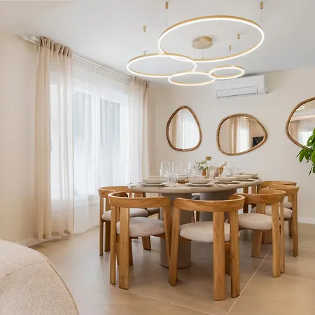 Villa-luxe New 5br Heated Pool & Bbq Kitchen At Prime Location Near Puerto Marina & Benalmádena