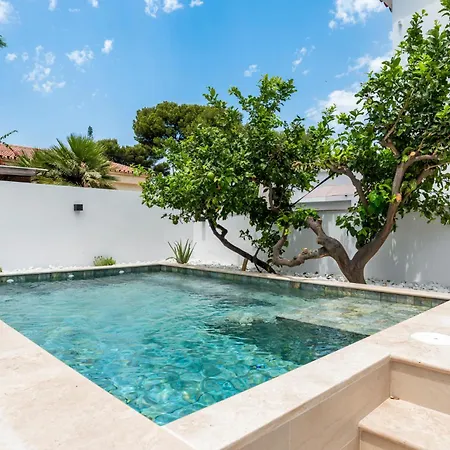 Villa-luxe New 5br Heated Pool & Bbq Kitchen At Prime Location Near Puerto Marina &