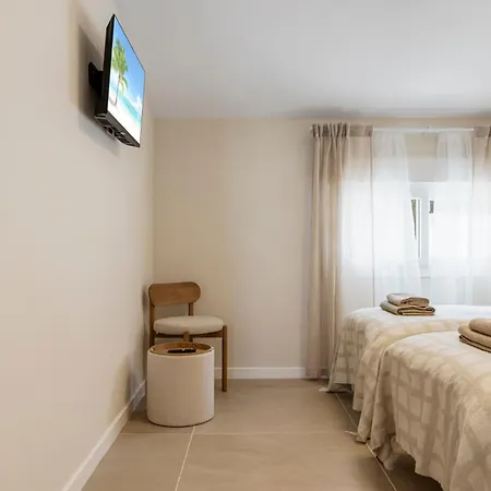 Villa-luxe New 5br Heated Pool & Bbq Kitchen At Prime Location Near Puerto Marina & Villa