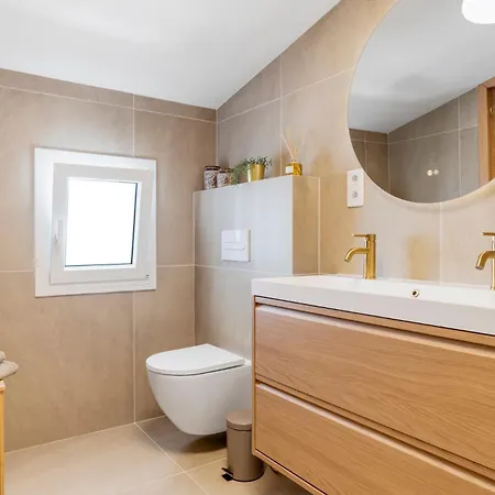 Villa-luxe New 5br Heated Pool & Bbq Kitchen At Prime Location Near Puerto Marina & *
