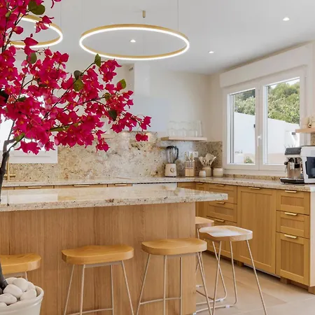 Villa-luxe New 5br Heated Pool & Bbq Kitchen At Prime Location Near Puerto Marina & Villa Benalmádena