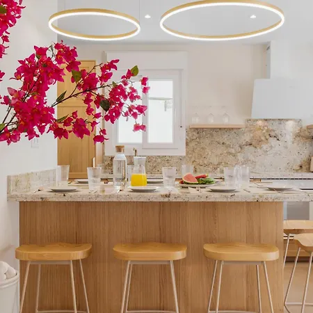 Villa-luxe New 5br Heated Pool & Bbq Kitchen At Prime Location Near Puerto Marina & * Benalmádena