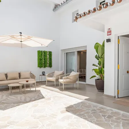 Villa-luxe New 5br Heated Pool & Bbq Kitchen At Prime Location Near Puerto Marina & * Benalmádena