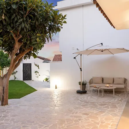 Villa-luxe New 5br Heated Pool & Bbq Kitchen At Prime Location Near Puerto Marina & Villa *